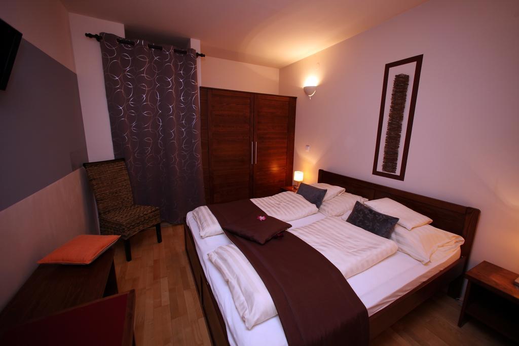 Landhaus Klambauer Ferienapartments Thermennaehe St Martins Therme Frauenkirchen Eksteriør bilde